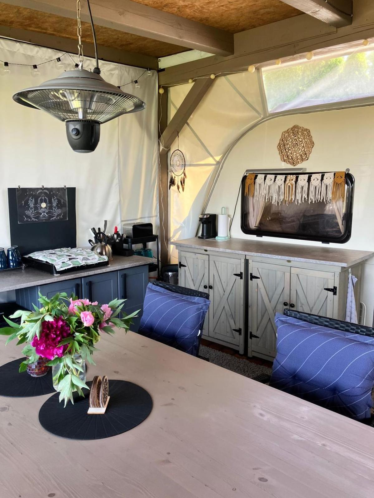 Glamping Karavan U Konopiste Chrastany  Εξωτερικό φωτογραφία